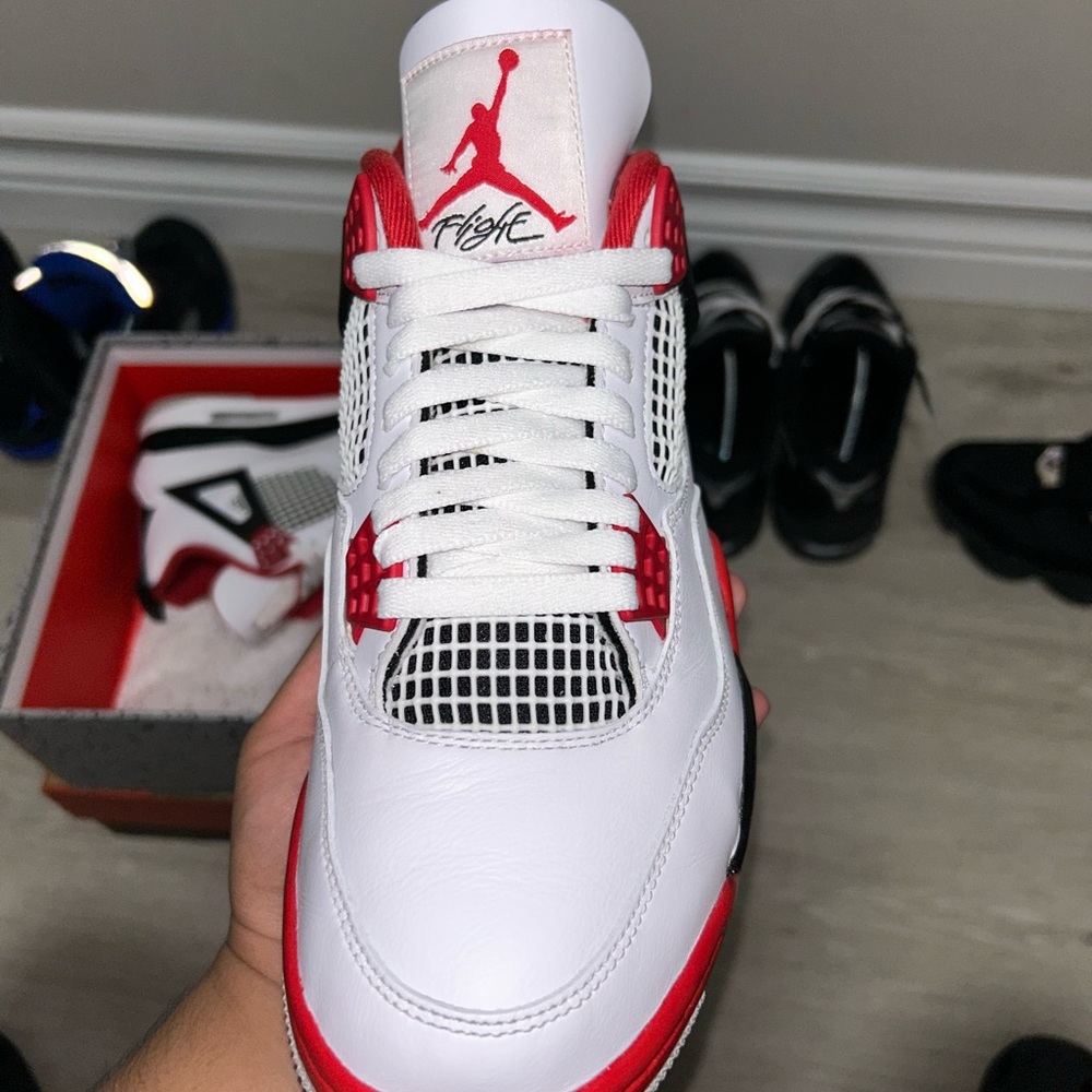 Jordan 4 Fire Red - Picture 2 of 13